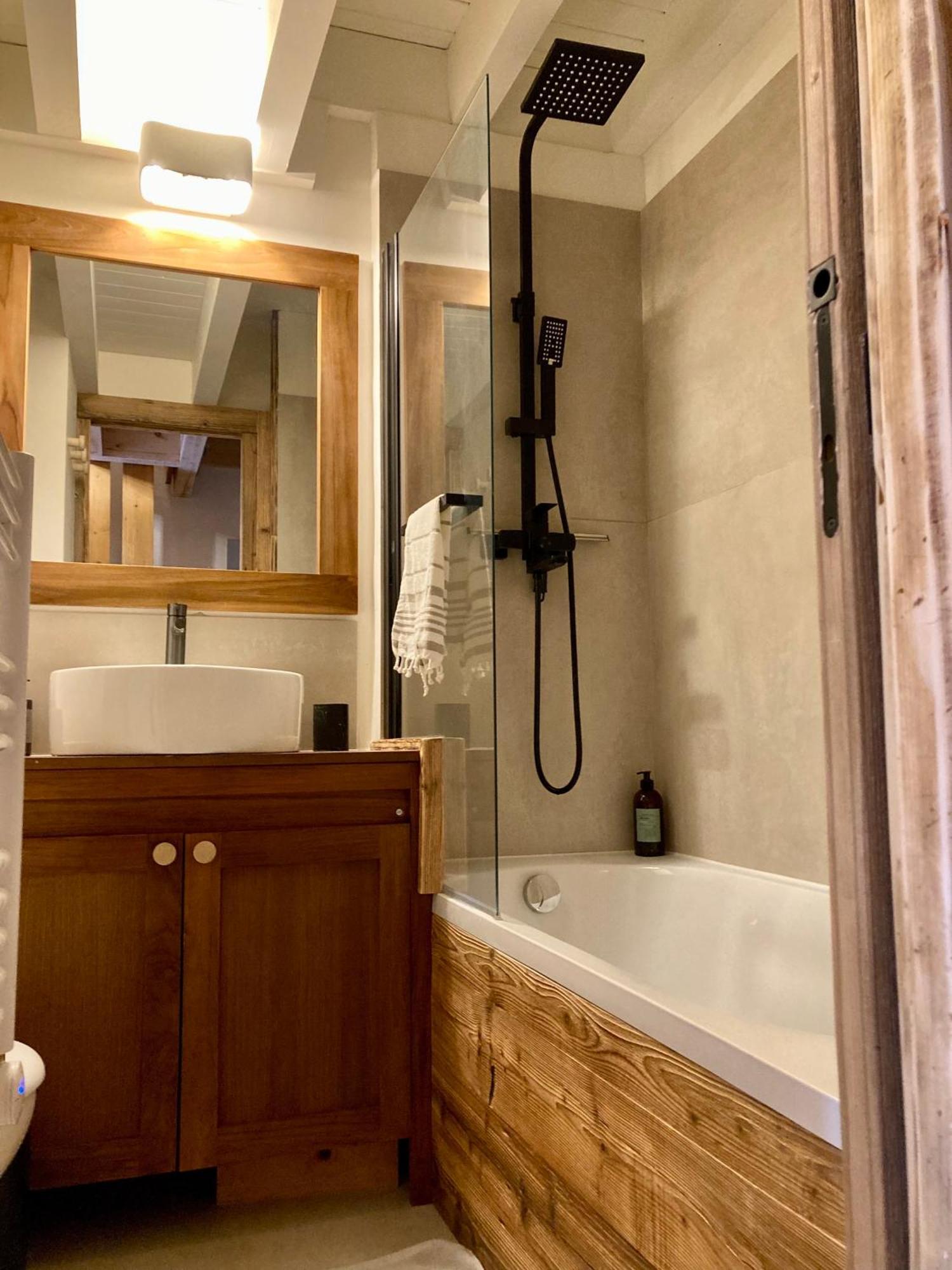 Appartement Ensoleille Aux Tines, Vue Massif Chamonix Bagian luar foto